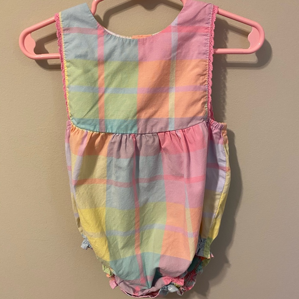 Adorable Gap plaid bubble